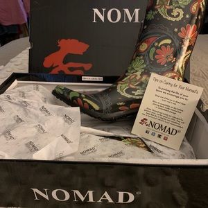 APRIL SHOWERS..........🌺🌼🌸